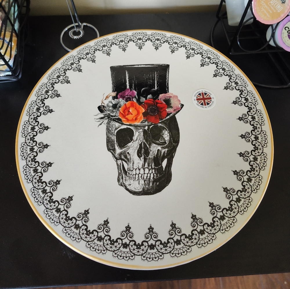 NWT Harvest Green Porcelain Halloween Decorative Skull & Flowers Cake Plate